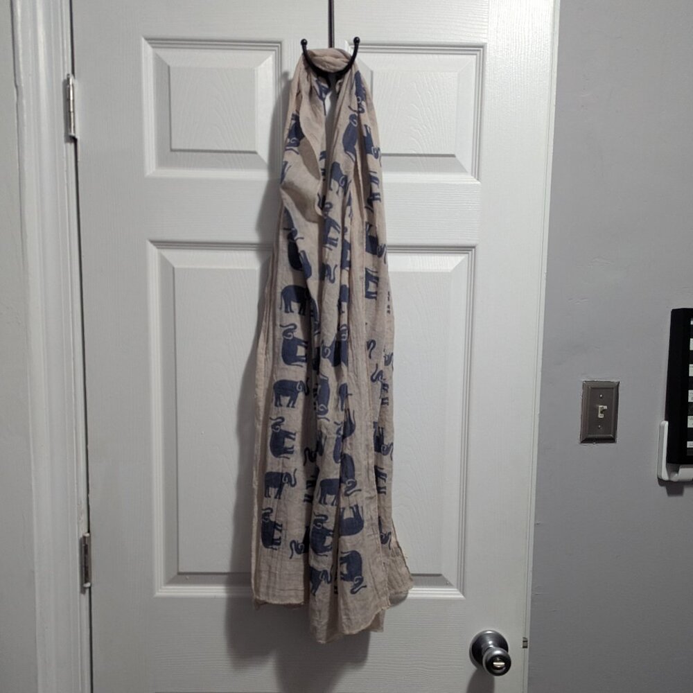 3 Scarves - Picture 4 of 4